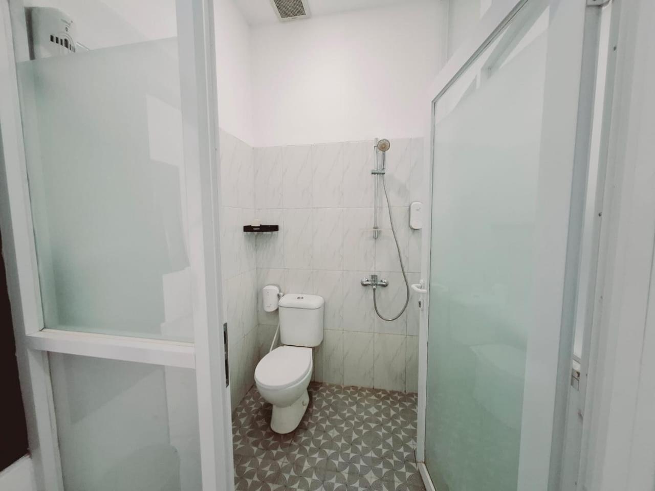 Oyo2302蓝屋科斯特尔酒店 展玉 外观 照片